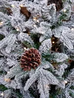 Заснеженная елка с гирляндой встроенной «Saint Paul» (Литая+пвх) 270 см / 2,7 м