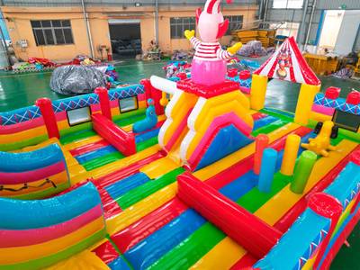 Коммерческий надувной батут "Максипарк развлечений" 15*8*7,5 м