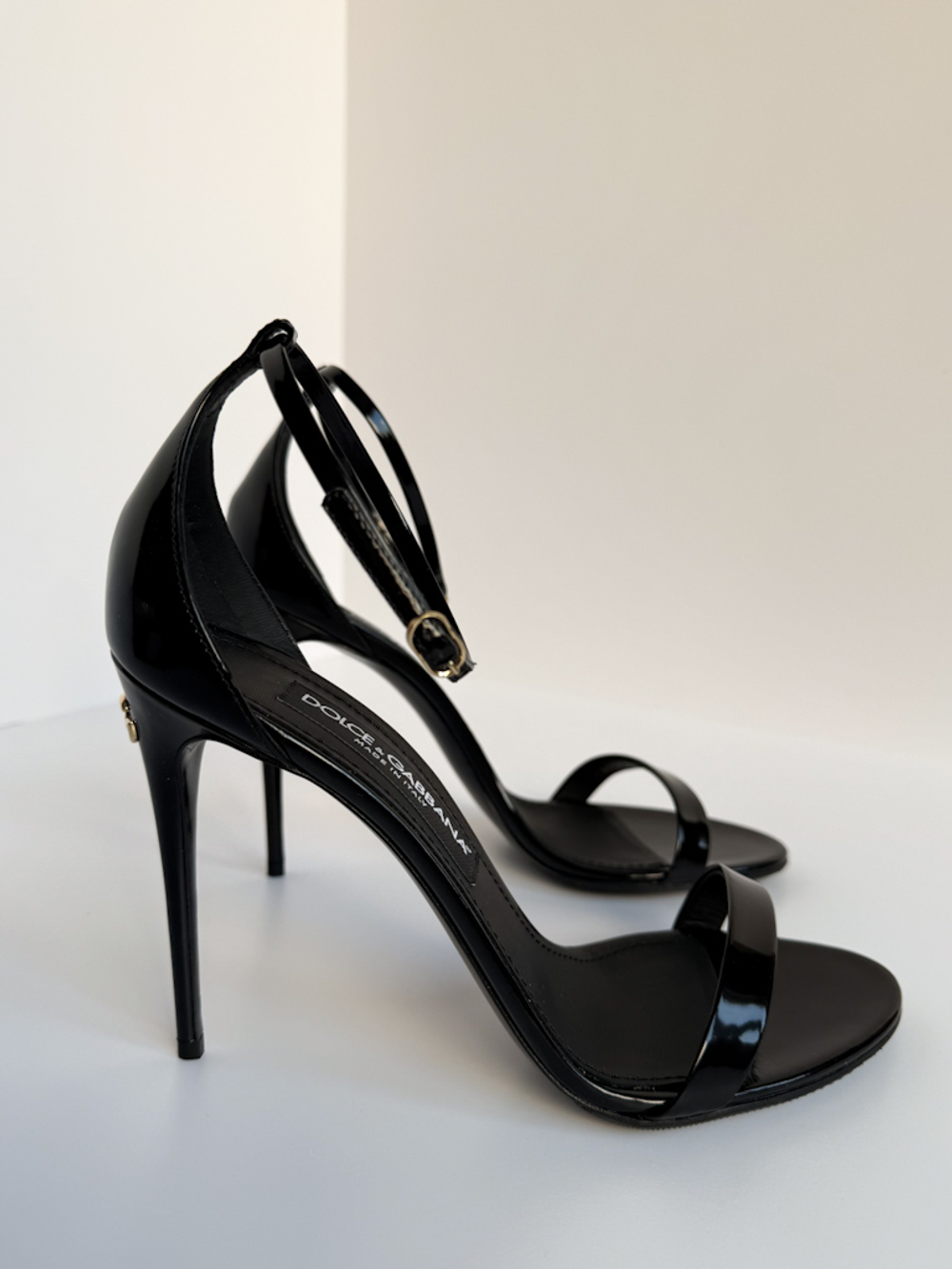 Новые лаковые босоножки Dolce & Gabbana, 39