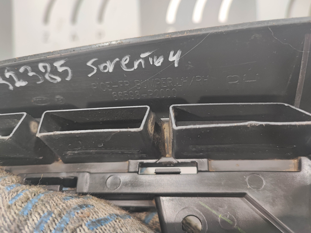 Кронштейн переднего бампера правый Kia Sorento 4 (MQ4) 20-нв Б/У Оригинал 86598P2000