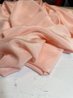 Плательно-блузочный жаккардовый шелк с добавлением вискозы (Stella McCartney, 36%шелк/64%вискоза, Пудровый персик/горошек в тон, 134, 74 гр/м2)