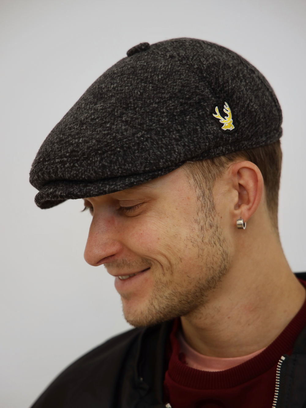 Кепка серый мелажн Город Горький олень желтый