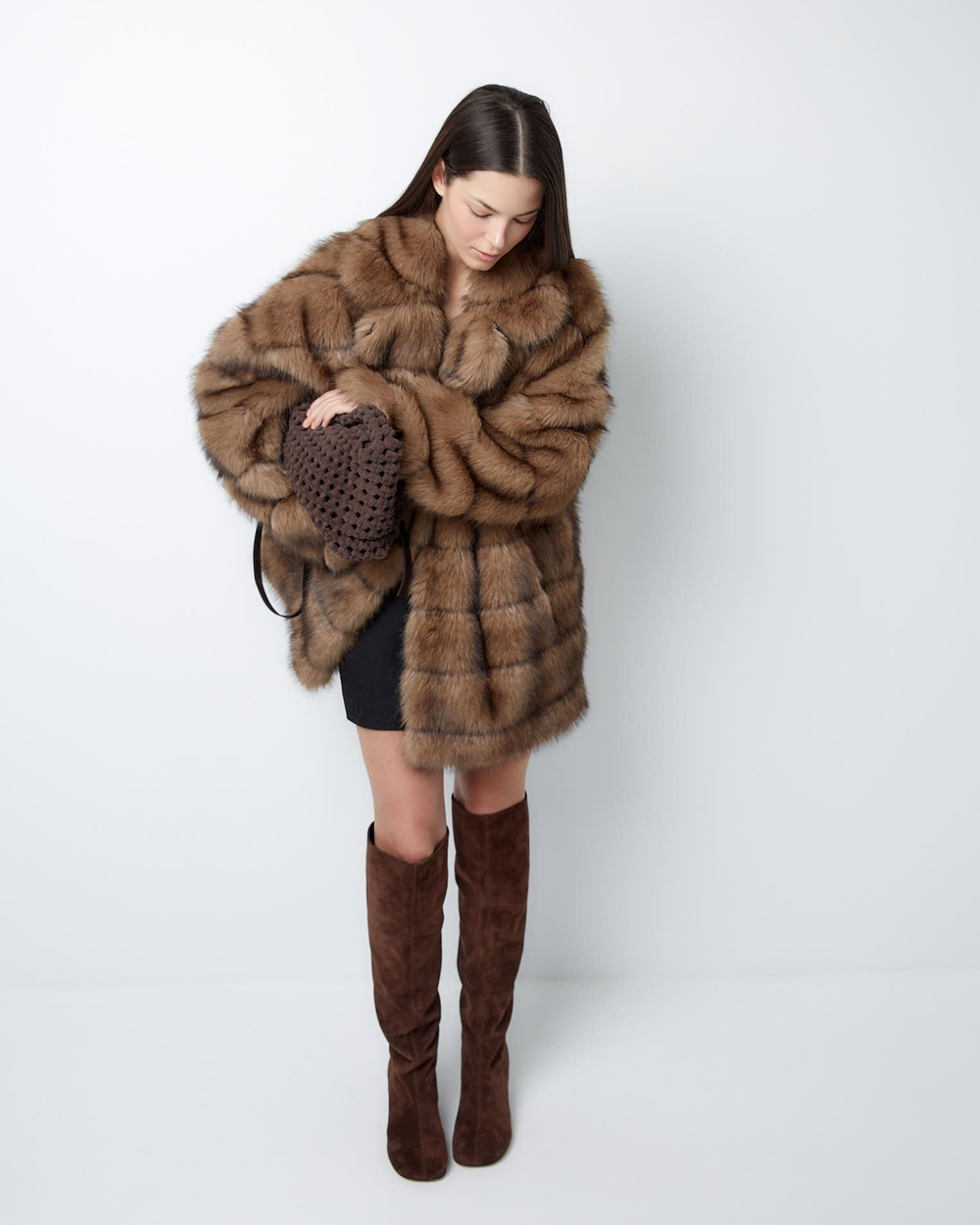 Шуба укороченная из искусственного меха соболя ореховый