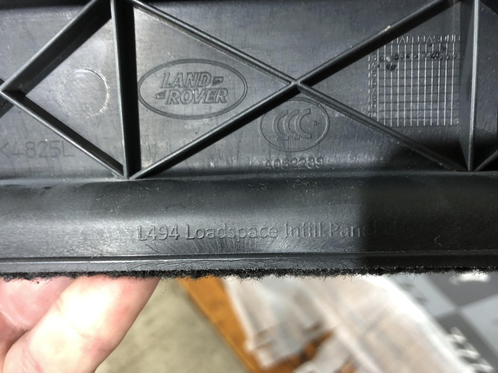Накладка пола багажника левая Range Rover Sport 2 БУ Оригинал LR061070