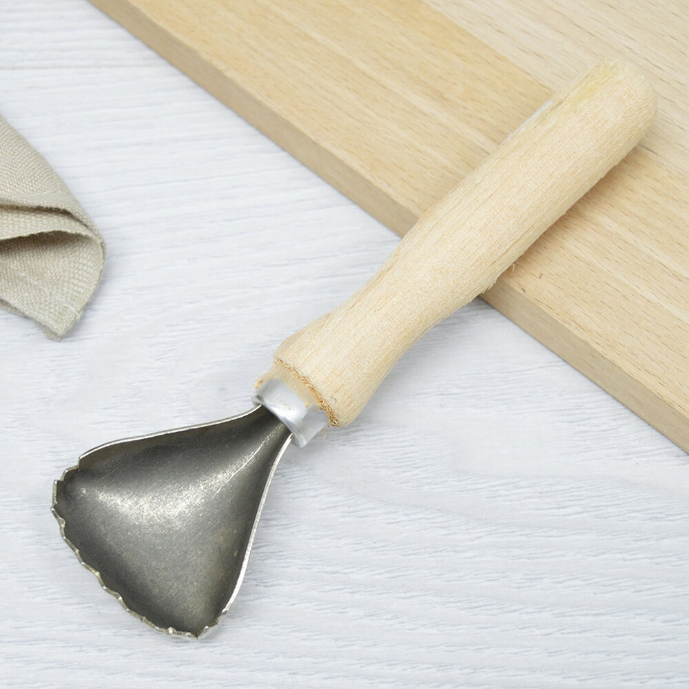 Рыбочистка с деревянной ручкой