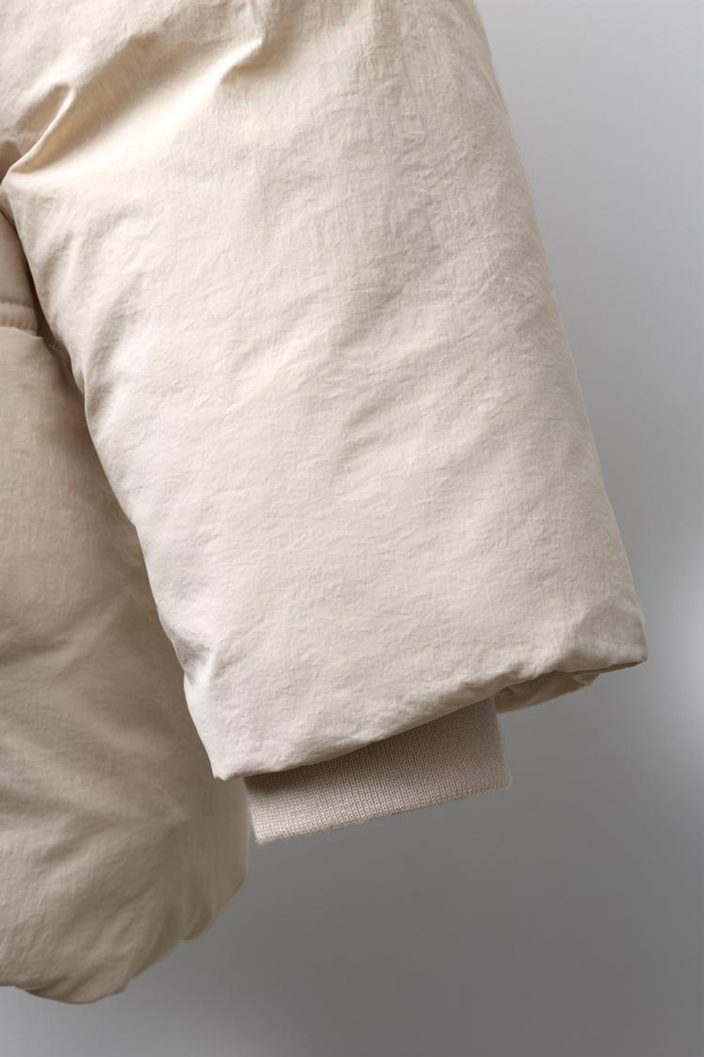 ZARA СТЕГАНАЯ КУРТКА С КАПЮШОНОМ WATER REPELLENT, ЭКРЮ