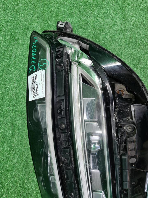 Битая Фара левая Genesis GV80 (2020-2023) LED