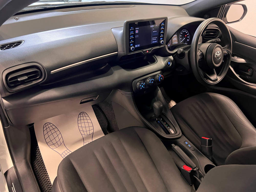 Toyota Yaris, 2020 год