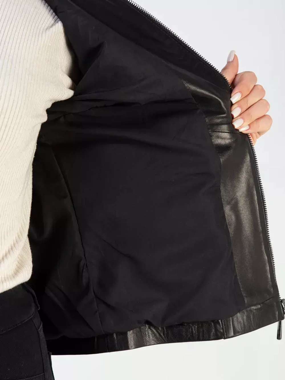 Кожаная куртка демисезонная