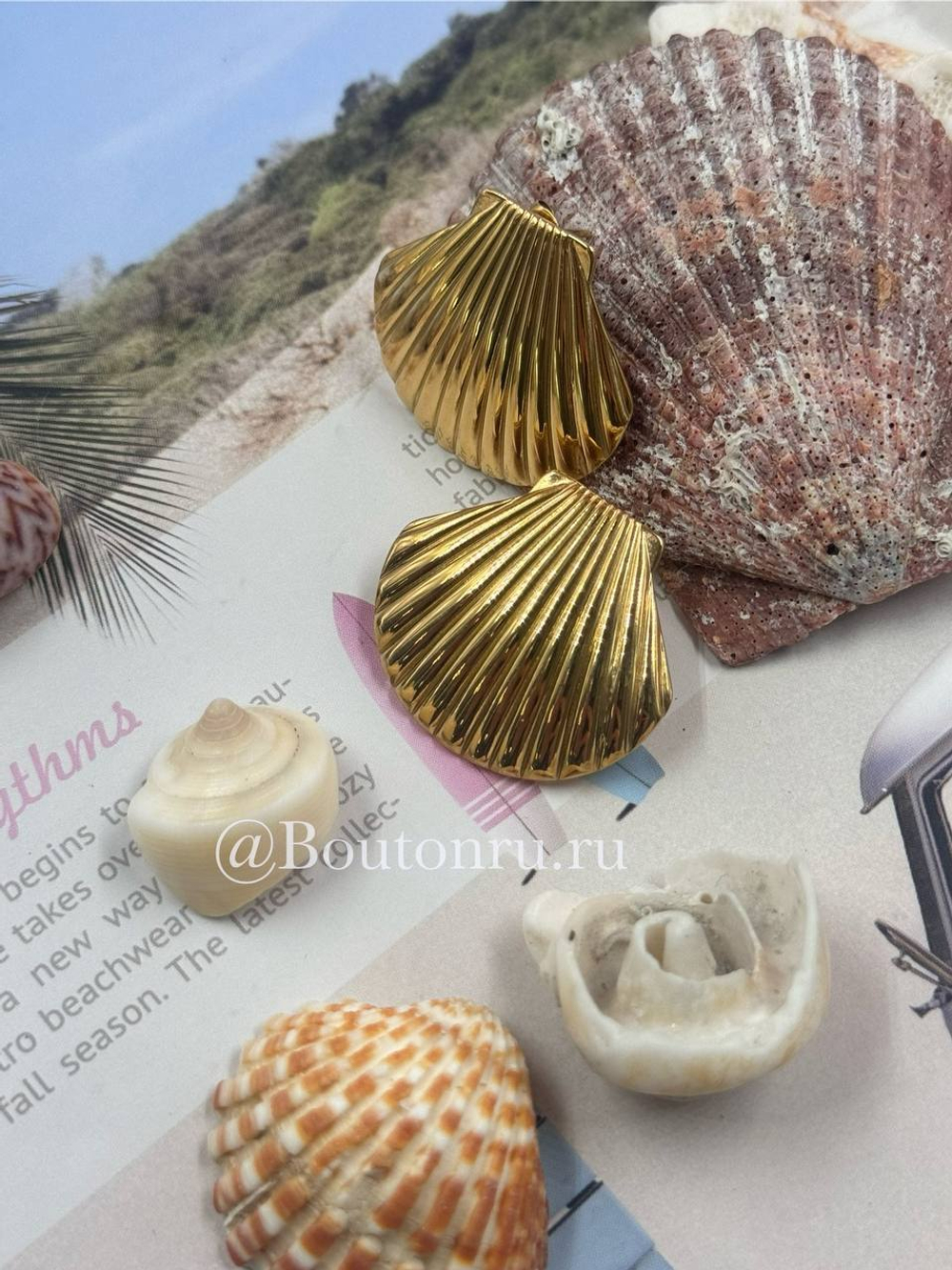 Серьги золотистые в форме ракушки