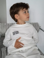 Белый лонгслив оверсайз для школы