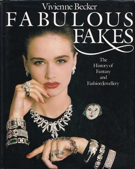 Великолепные подделки: история фантазийных и модных украшений