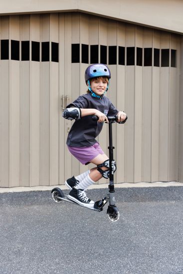 Самокат Micro Sprite LED, серебристый хром