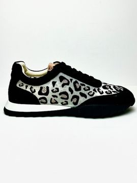 Кроссовки женские