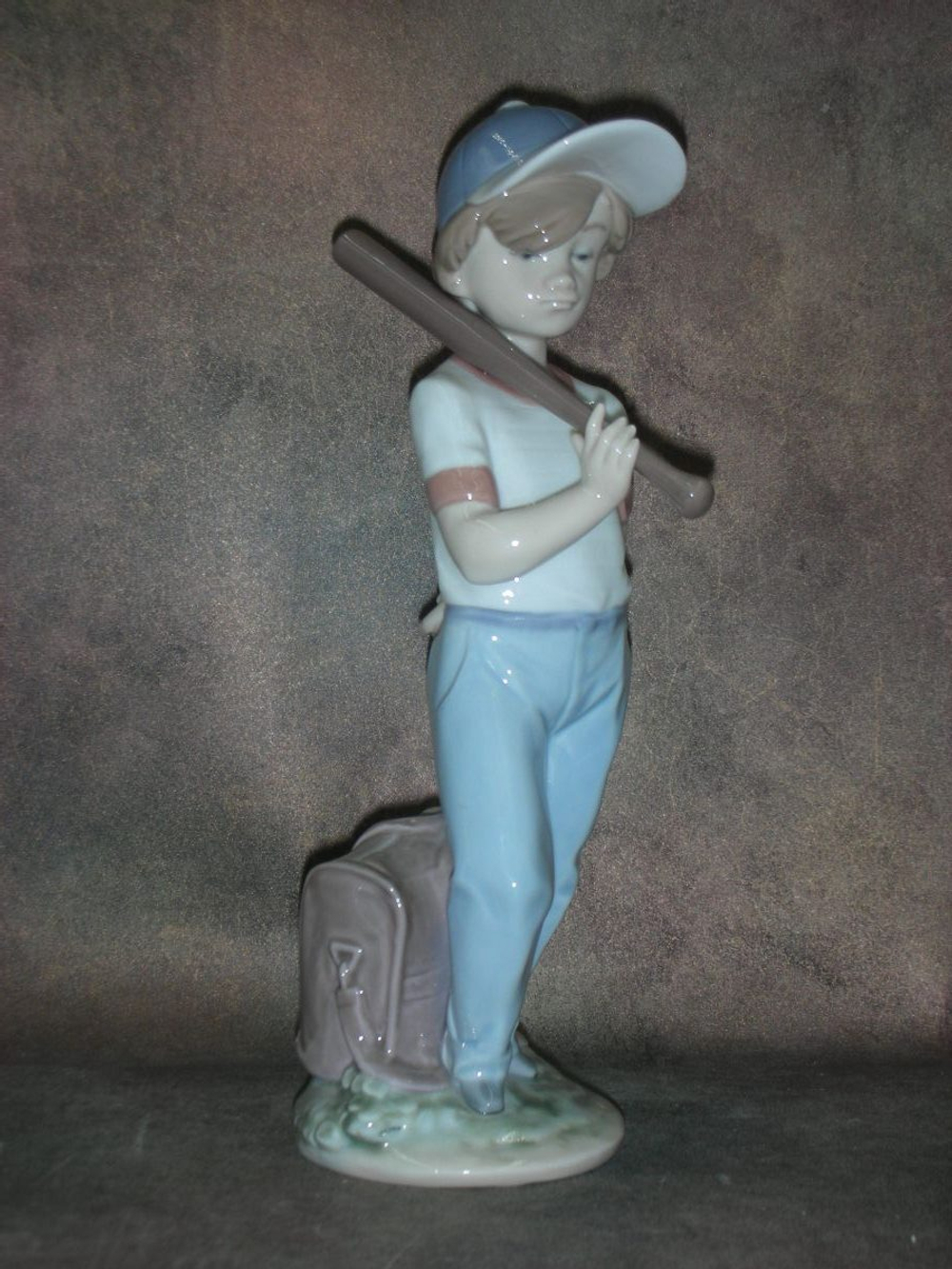 Статуэтка. Фарфор. Мальчик-бейсболист. Lladro. Испания