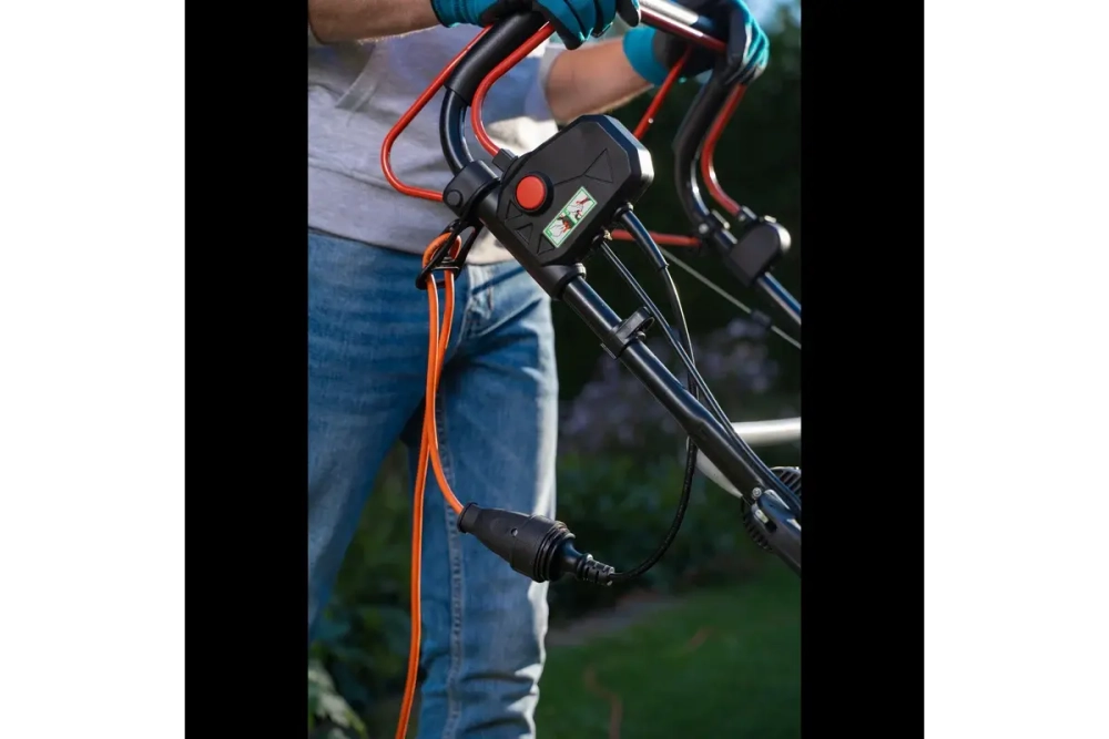 Газонокосилка Makita ELM4621