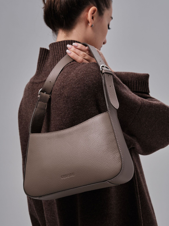 Сумка кожаная на плечо багет тауп