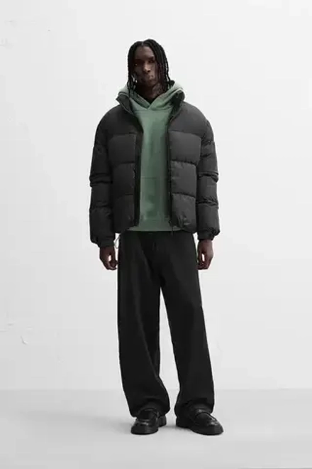 ZARA СТЕГАНАЯ КУРТКА В СТИЛЕ КОЛОР-БЛОК, ЧЕРНЫЙ