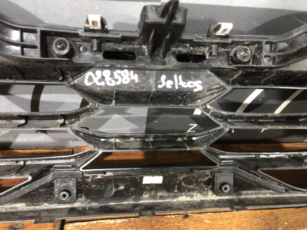 Решетка радиатора Kia Seltos 19-нв Б/У Оригинал 86351Q5000