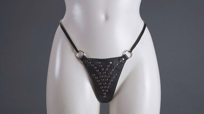 Трусики черные кожаные женские на шнурках (Цвет: черный с серебряным)