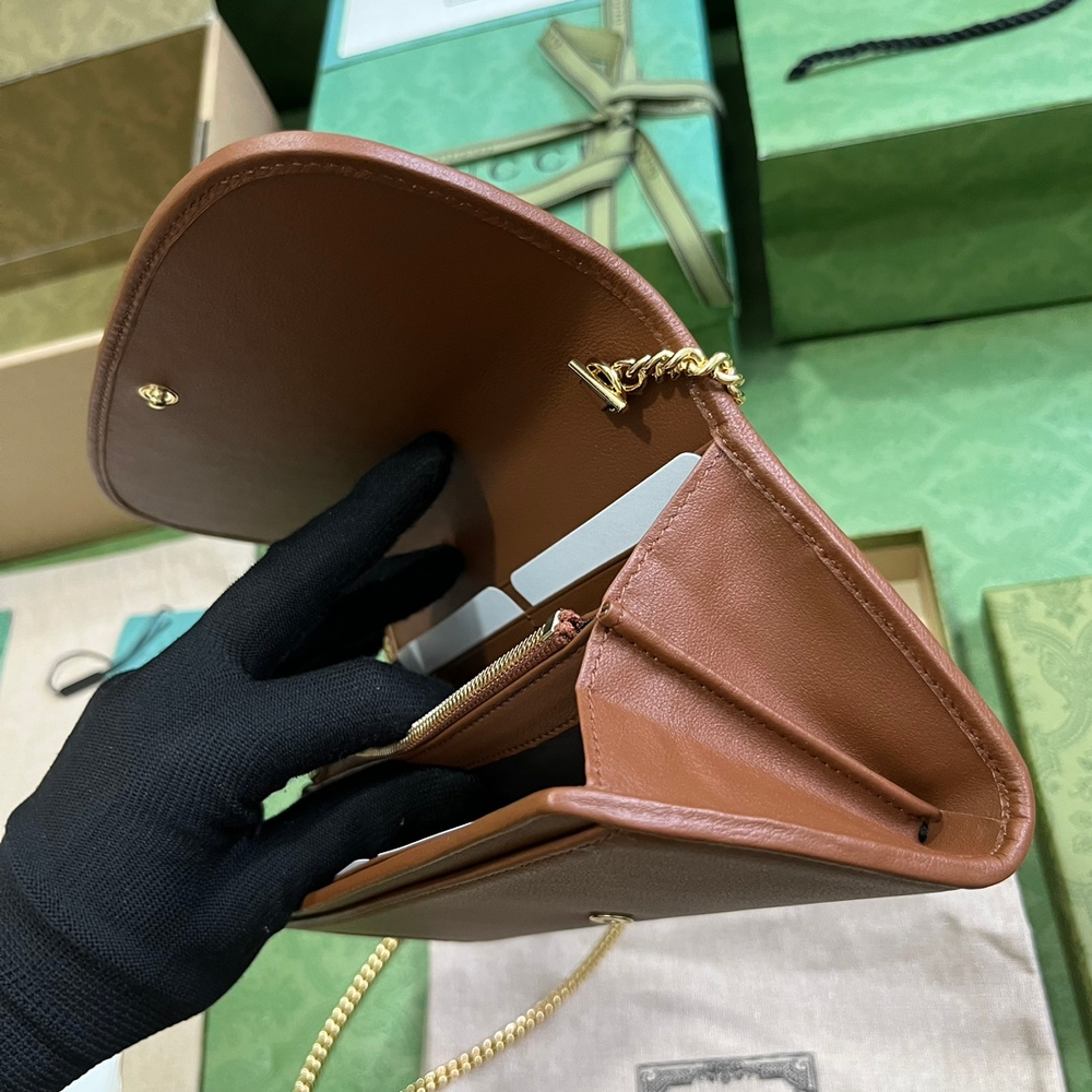 Gucci Blondie Continental Chain Wallet