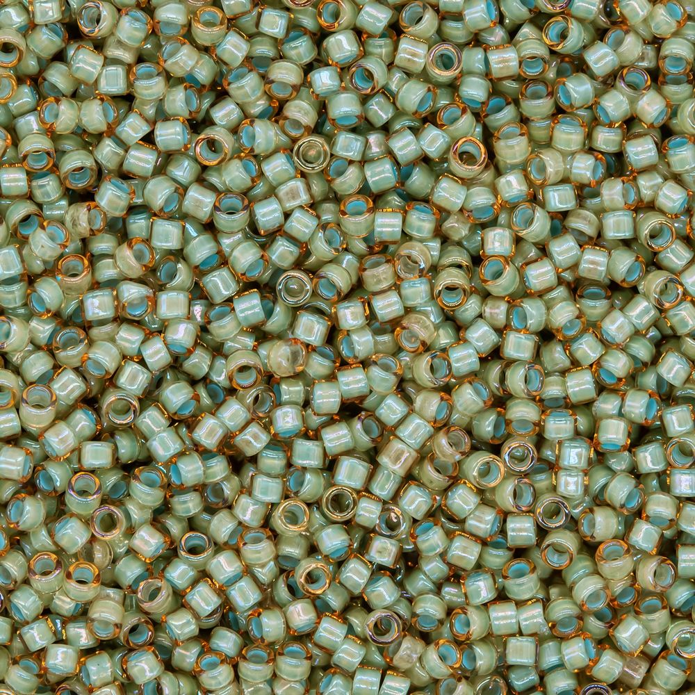 Японский бисер TOHO Treasure (№952), окрашенный изнутри прозрачный