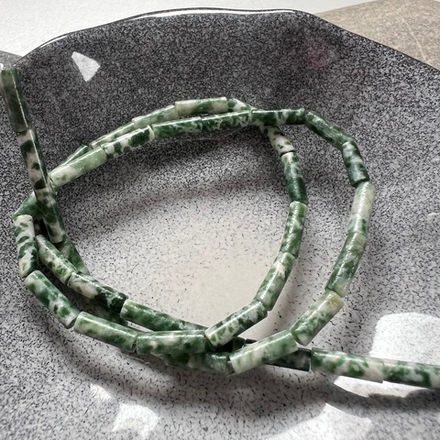 Зеленая Яшма. Камни для изделий на заказ. Цена зависит от вида заказанного изделия