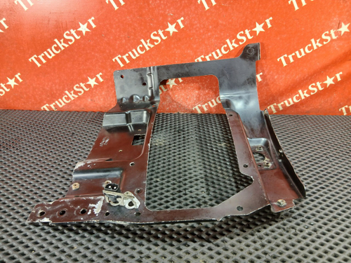 Кронштейн фары левой