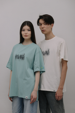 T-shirt with "Tugan elim" print