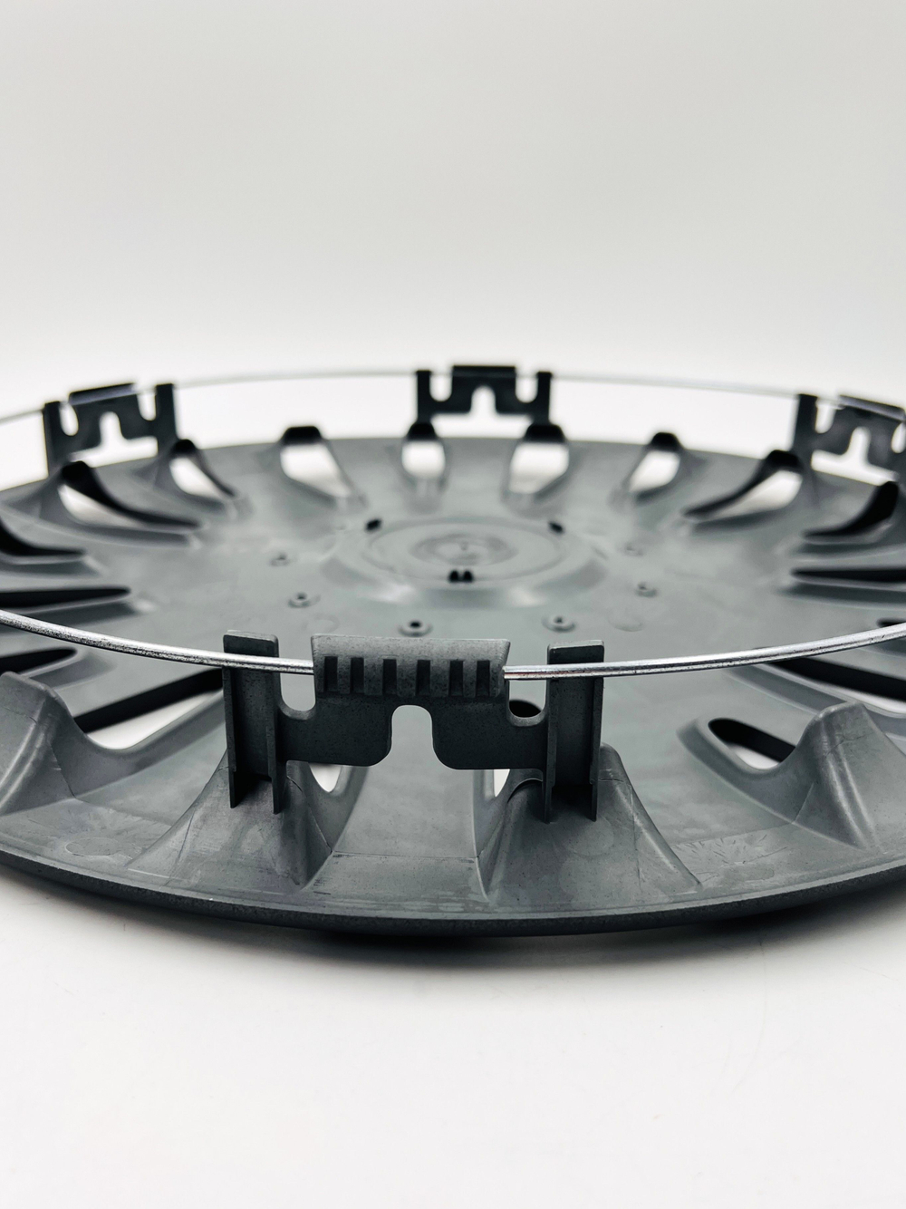 Колпаки на колеса гибкие черные с эмблемой R15 4 шт