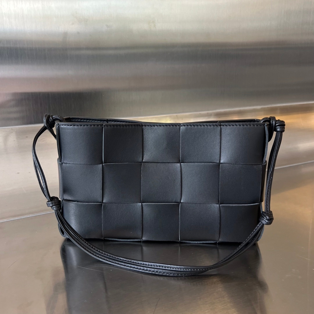 Bottega Veneta Cassette Pouch On Strap 22 cm