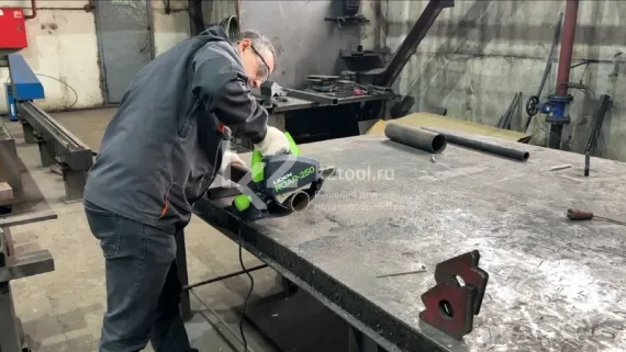 Электрический труборез для стальных и пластиковых труб LIDEN Roar-250