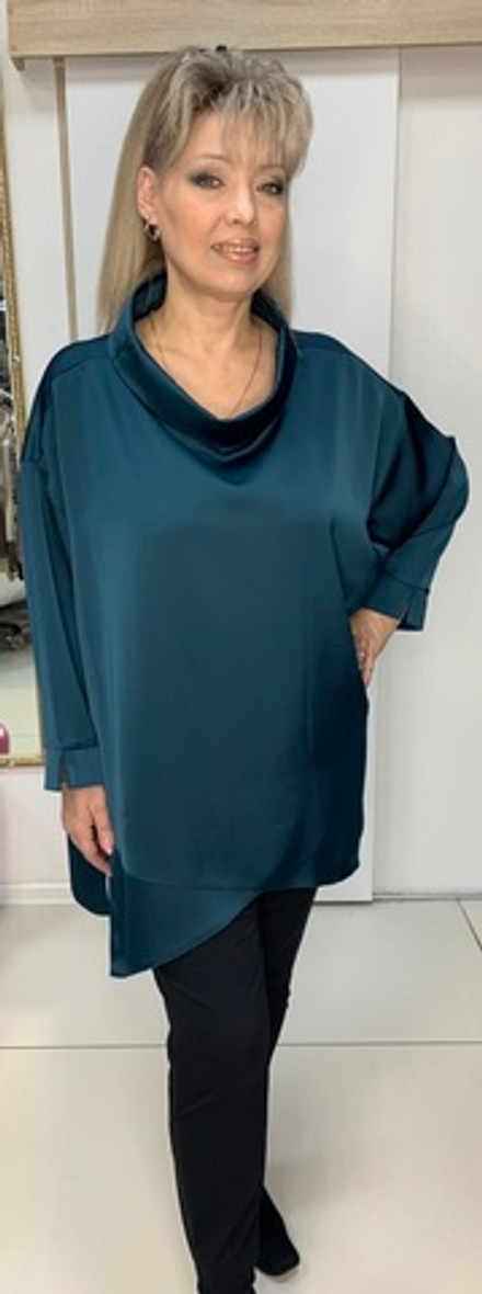 Нарядная туника в изумрудном цвете с разной длиной и хомутом