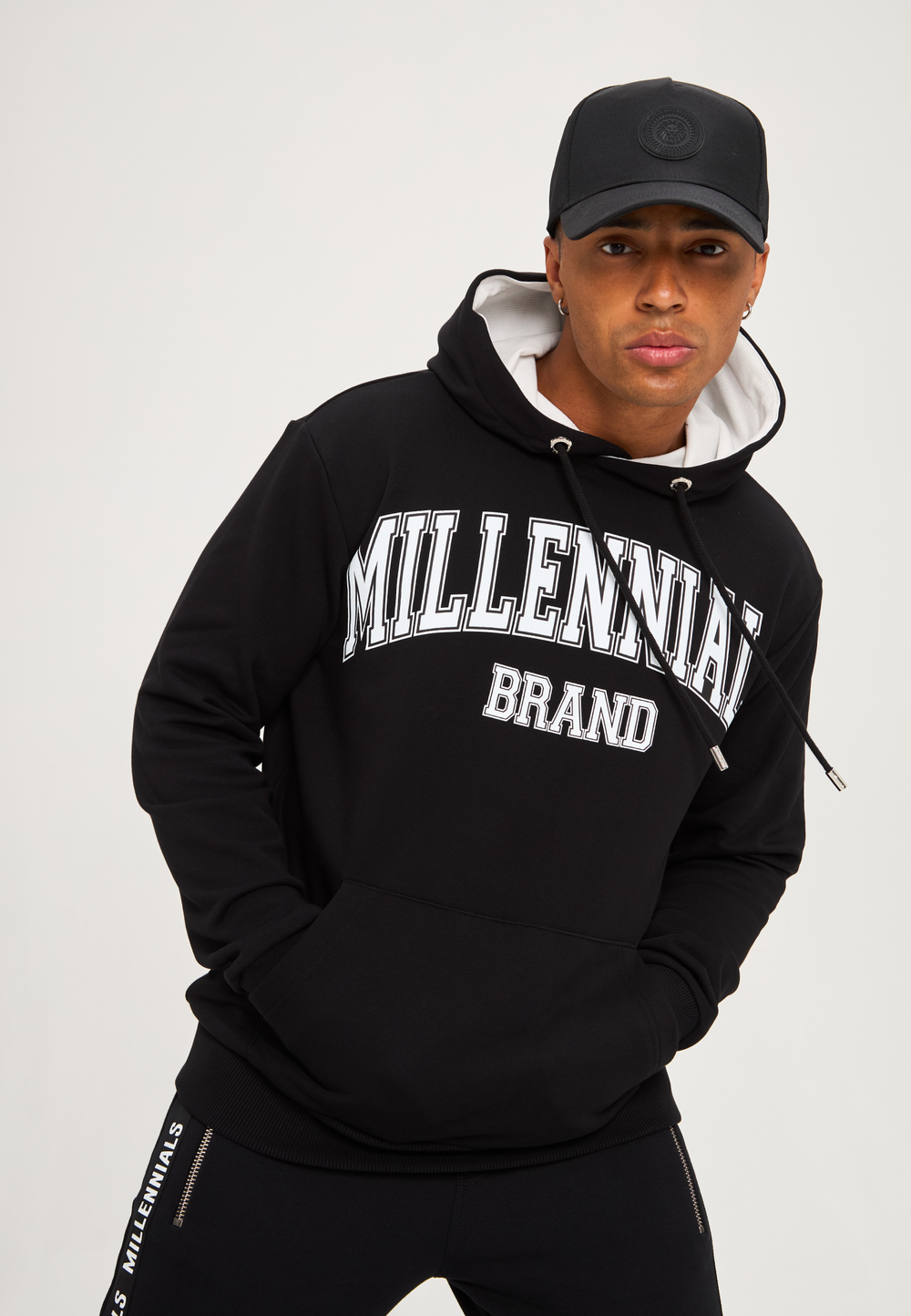 Костюм спортивный черный Millennials TM