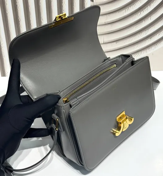 Сумки CELINE CLASSIQUE TRIOMPHE из блестящей кожи