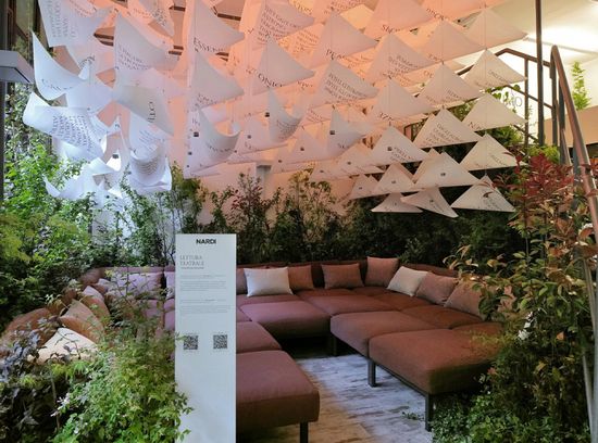 Пуф пластиковый с подушкой Maximo Pouf