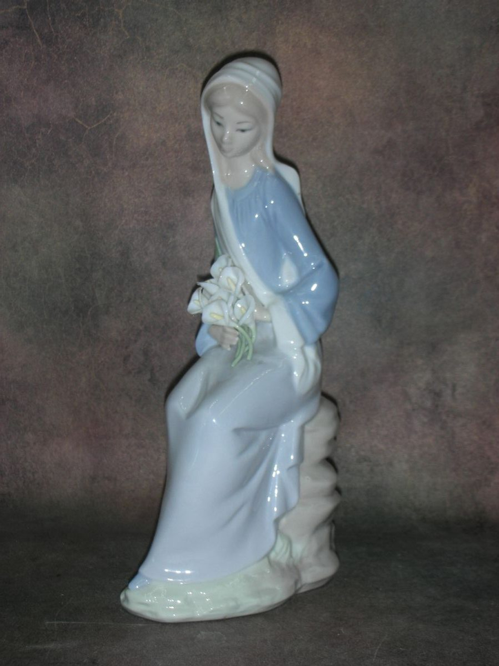 Статуэтка. Фарфор. Девушка с каллами. Lladro. Испания