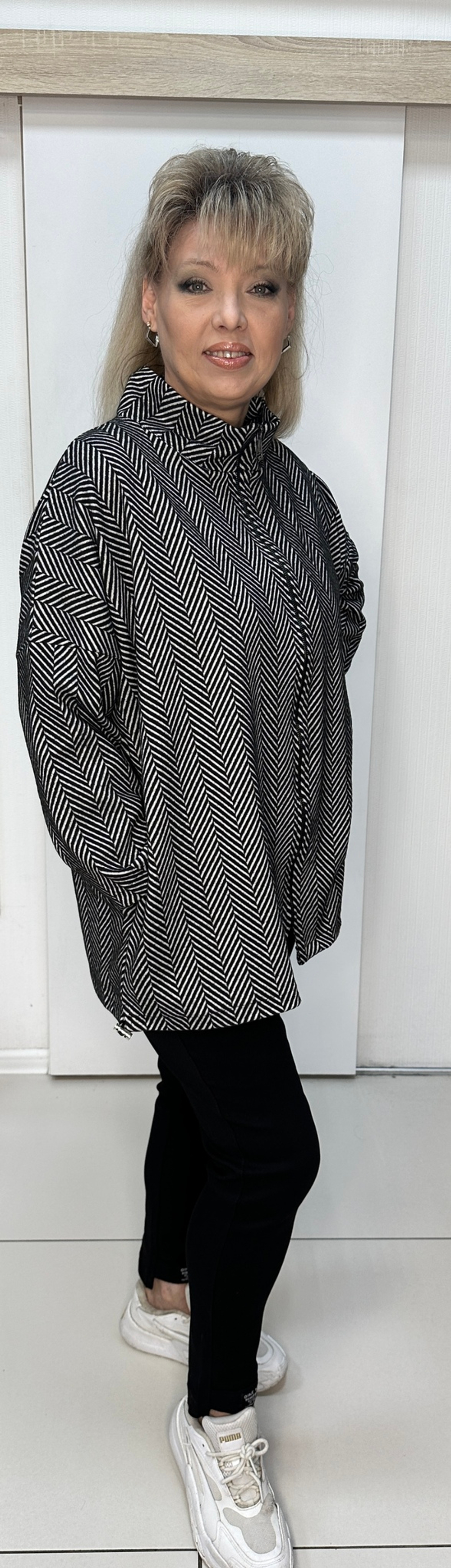 Теплый жакет на молнии с принтом "елочка"