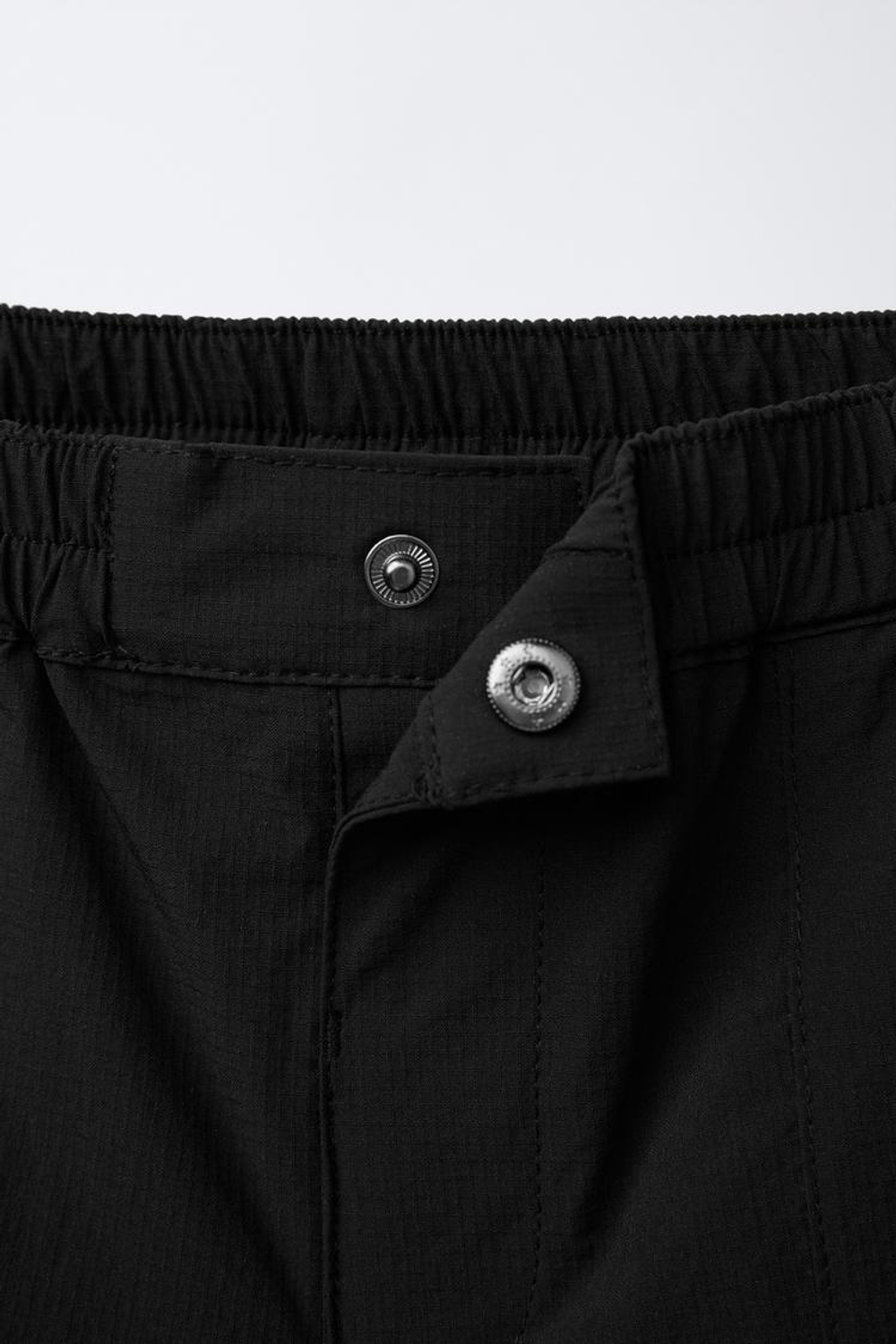 ZARA ШОРТЫ-БЕРМУДЫ ИЗ ВЫСОКОТЕХНОЛОГИЧНОЙ ТКАНИ, ЧЕРНЫЙ