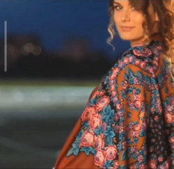 Платок шерстяной с шелковой бахромой