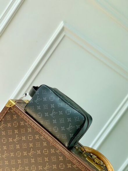 Louis Vuitton Locker Dopp Kit