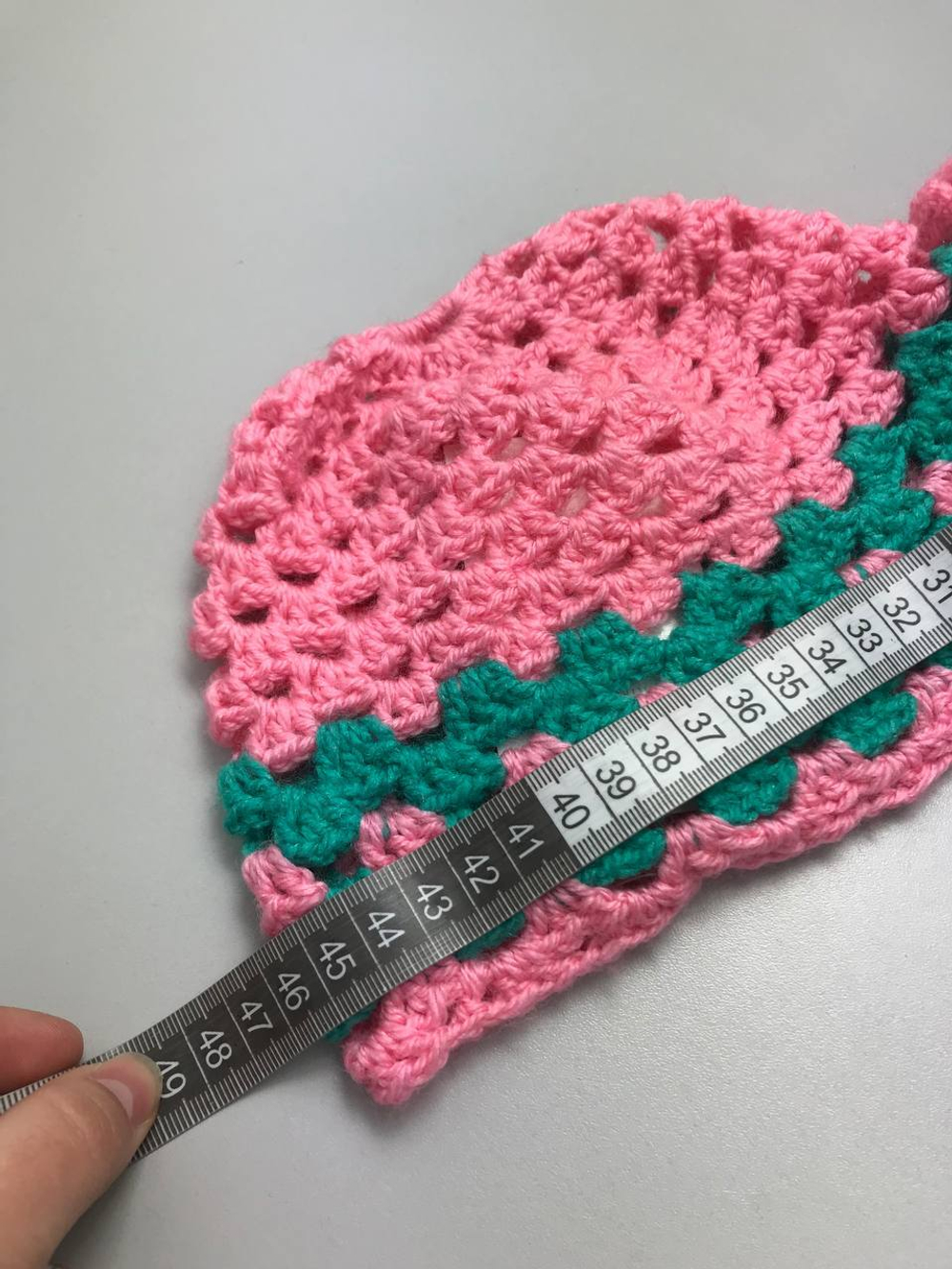 Шапка вязаная красивая на 5-6 лет