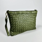 Женская сумка-клатч из натуральной кожи оливкового цвета