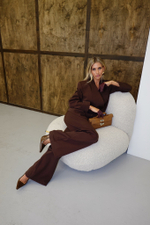 Костюм двубортный с приталенным жакетом