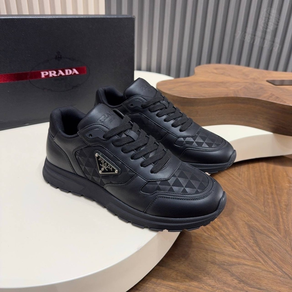 Кроссовки Prada