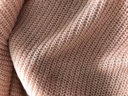 Плед 130х170 Biederlack Pastel Gradient Rose Mesh Knit фрагмент