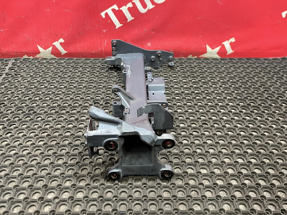 Кронштейн крыла переднего левый 2023г