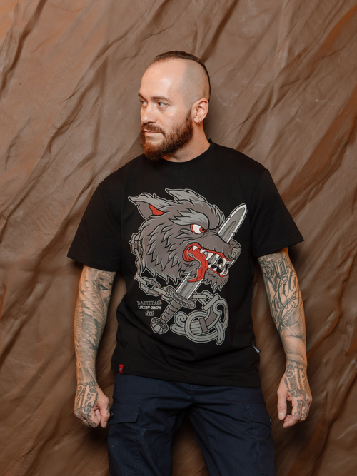 Футболка Варгградъ мужская черная «Кусающий длань»