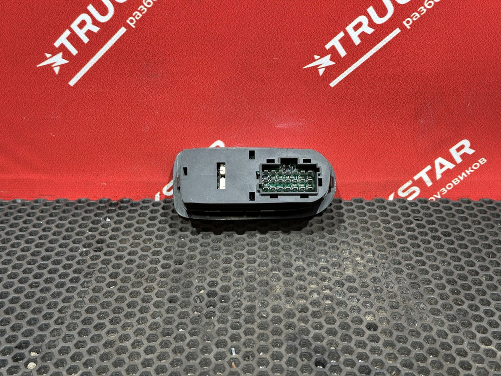 Блок управления стеклоподъемниками 2018г