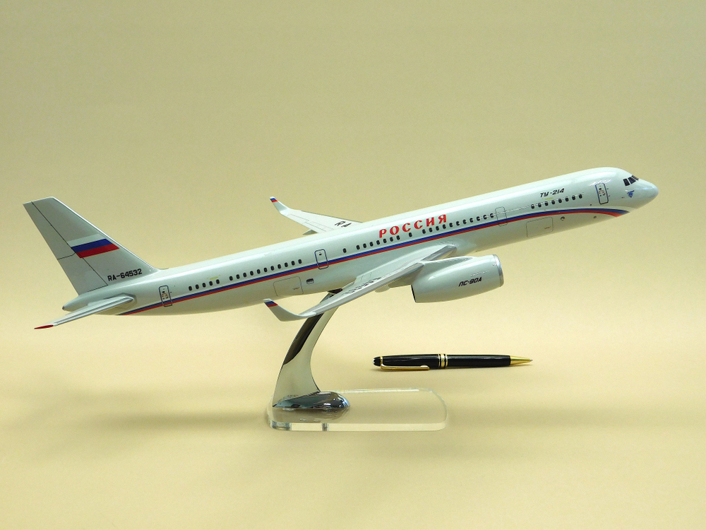 Модель самолета Ту-214 (М1:100, СЛО России)